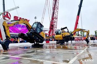 現(xiàn)代學(xué)徒制班參觀長沙國際工程機(jī)械展 理論與實踐的交融之旅